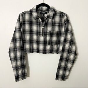 Forever 21 Black And White Plaid Crop Long Sleeve Quarter Zip